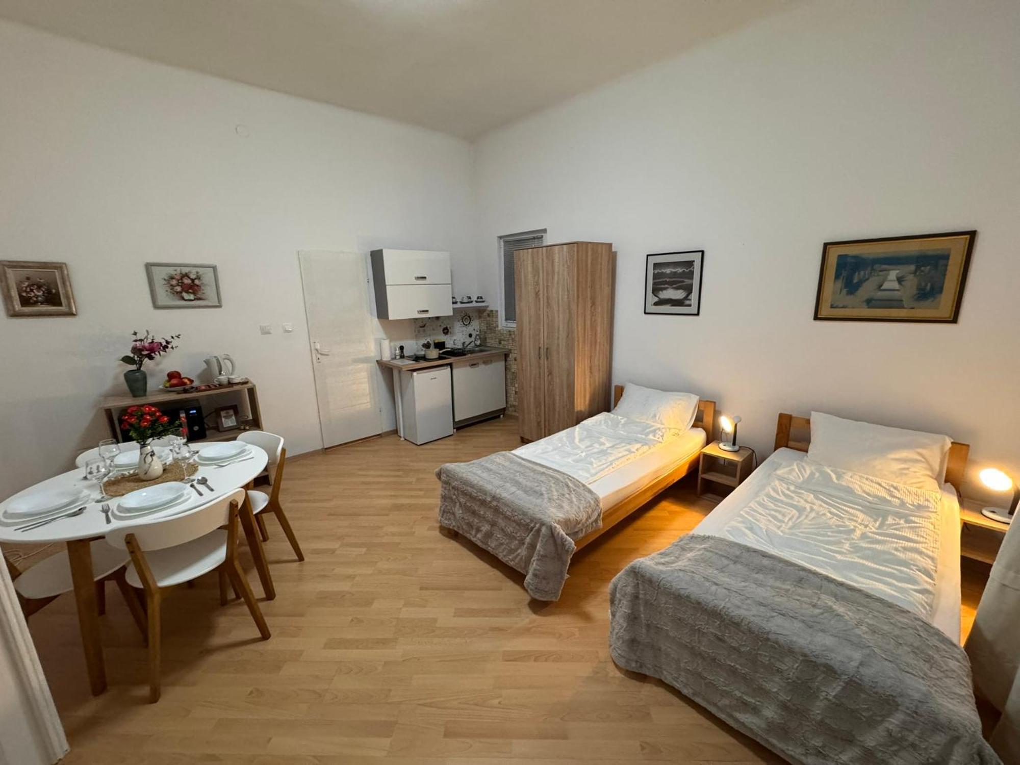 Apartments Seyda Сараево Стая снимка